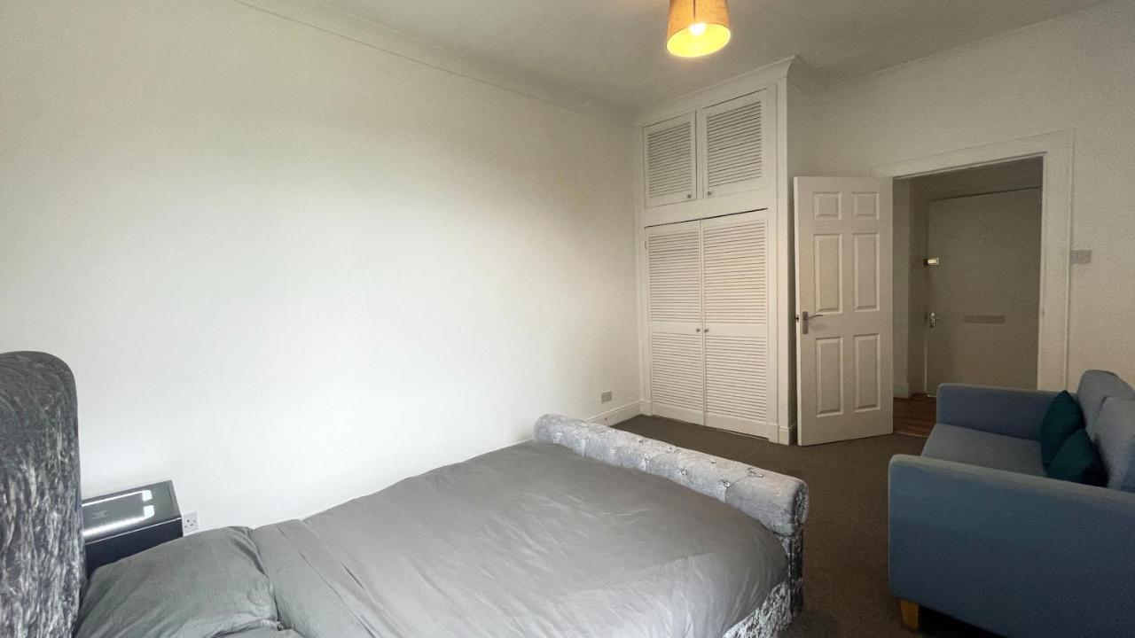 2 Bedrooms Entire Apartment Self Check In Kelty Exteriér fotografie