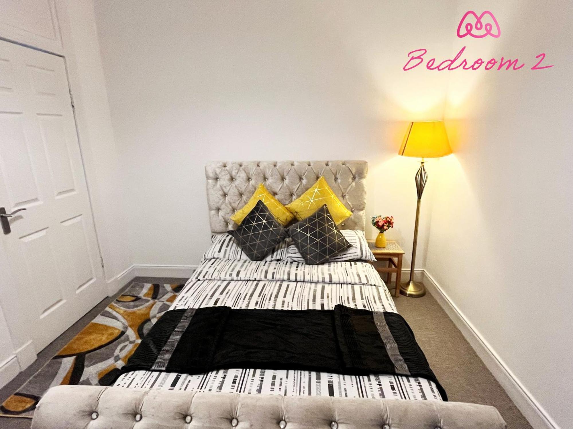 2 Bedrooms Entire Apartment Self Check In Kelty Exteriér fotografie