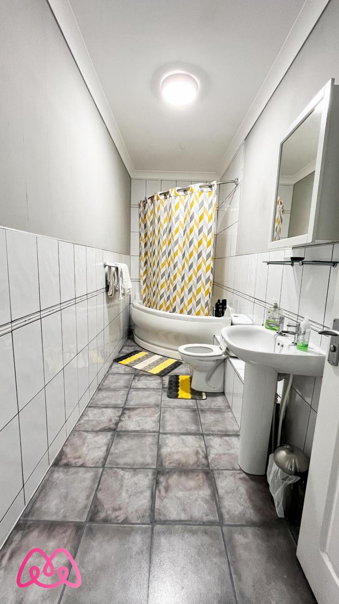 2 Bedrooms Entire Apartment Self Check In Kelty Exteriér fotografie